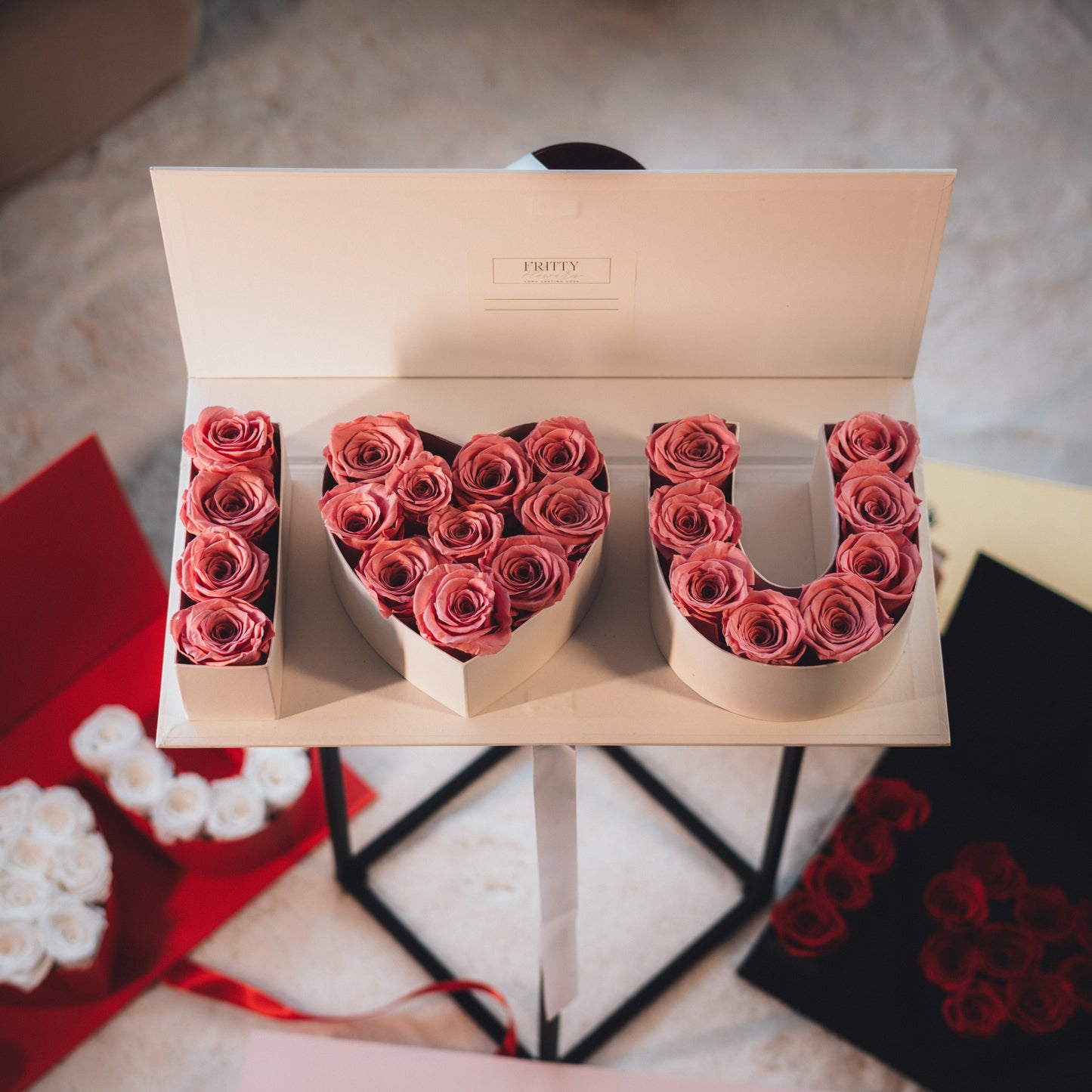I Love U Box mit echten konservierten Rosen (min. 20 Stück)