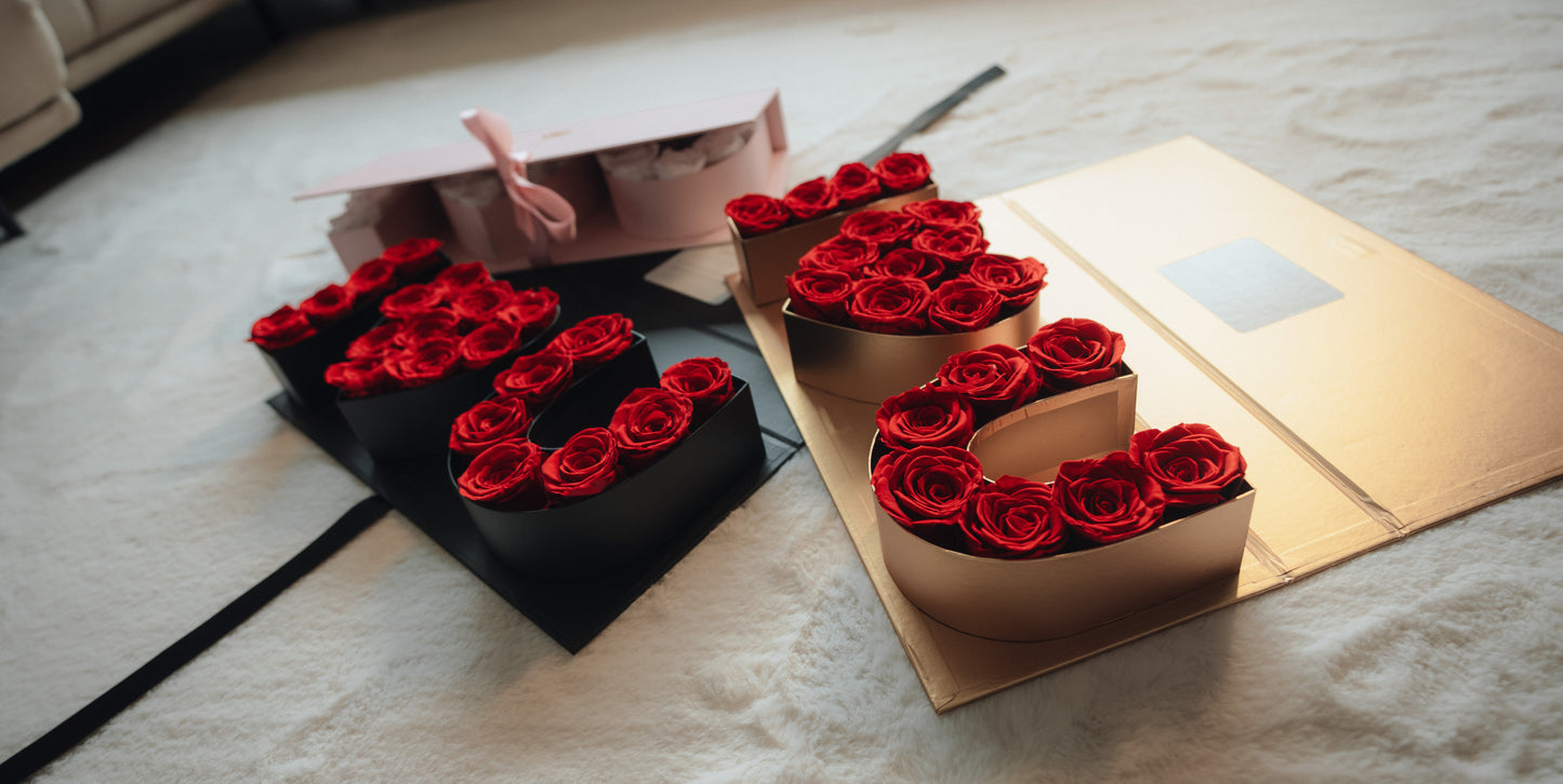 I Love U Box mit echten konservierten Rosen (min. 20 Stück)