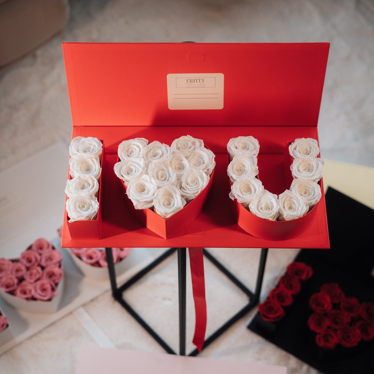 I Love U Box mit echten konservierten Rosen (min. 20 Stück)