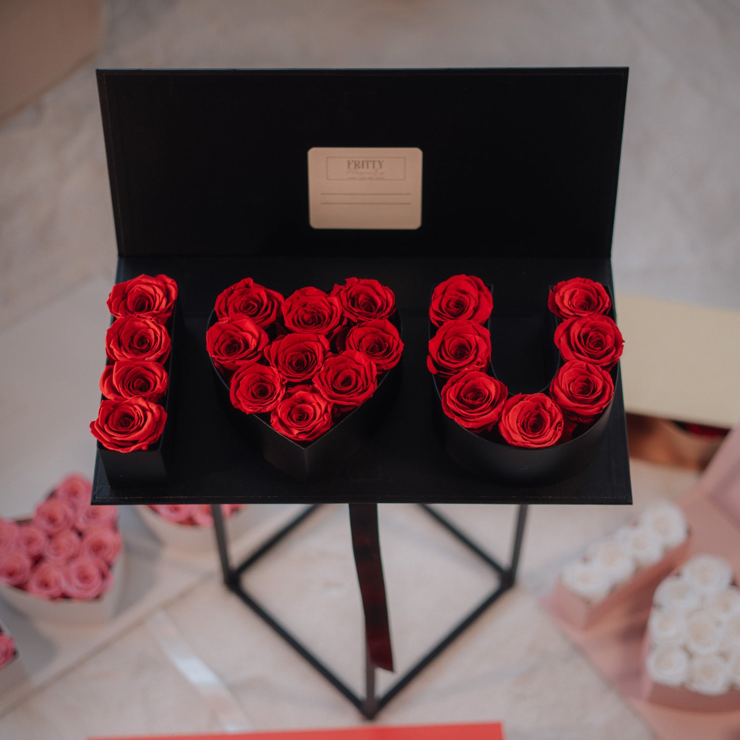 I Love U Box mit echten konservierten Rosen (min. 20 Stück)