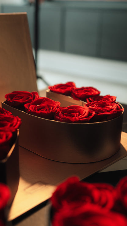 I Love U Box mit echten konservierten Rosen (min. 20 Stück)