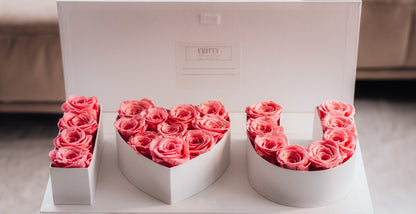 I Love U Box mit echten konservierten Rosen (min. 20 Stück)